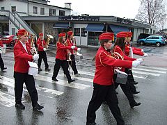 Jenter på fremmarsj 